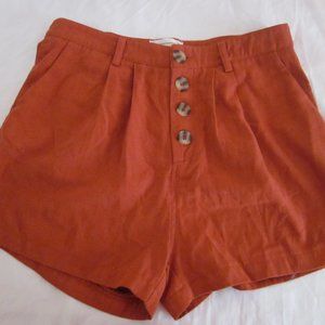 LOVERICHE Woman's Large Button Shorts Pleated Front Pockets Belted Loop